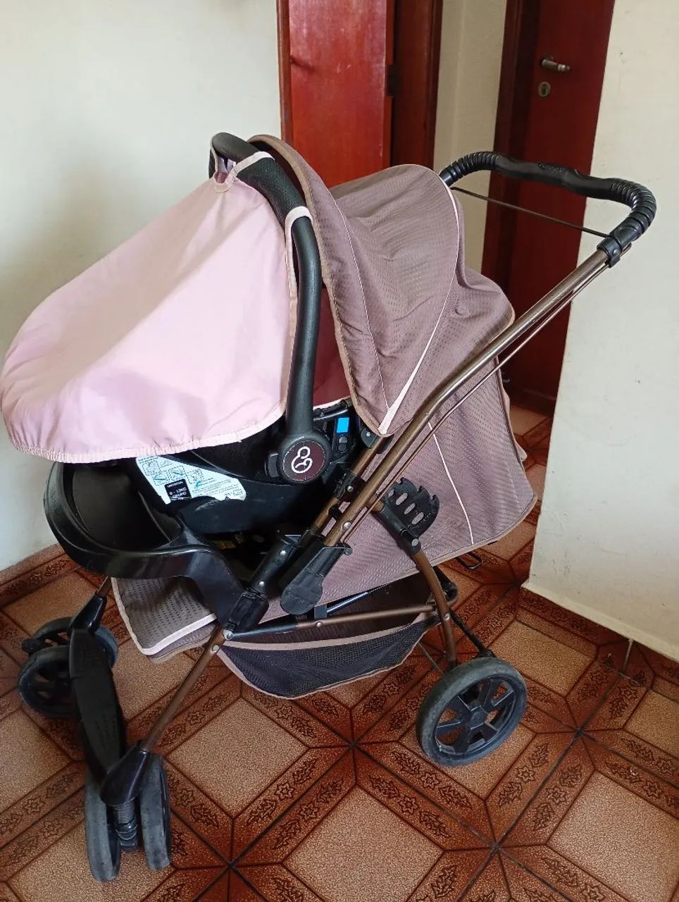 Carrinho e bebe conforto 