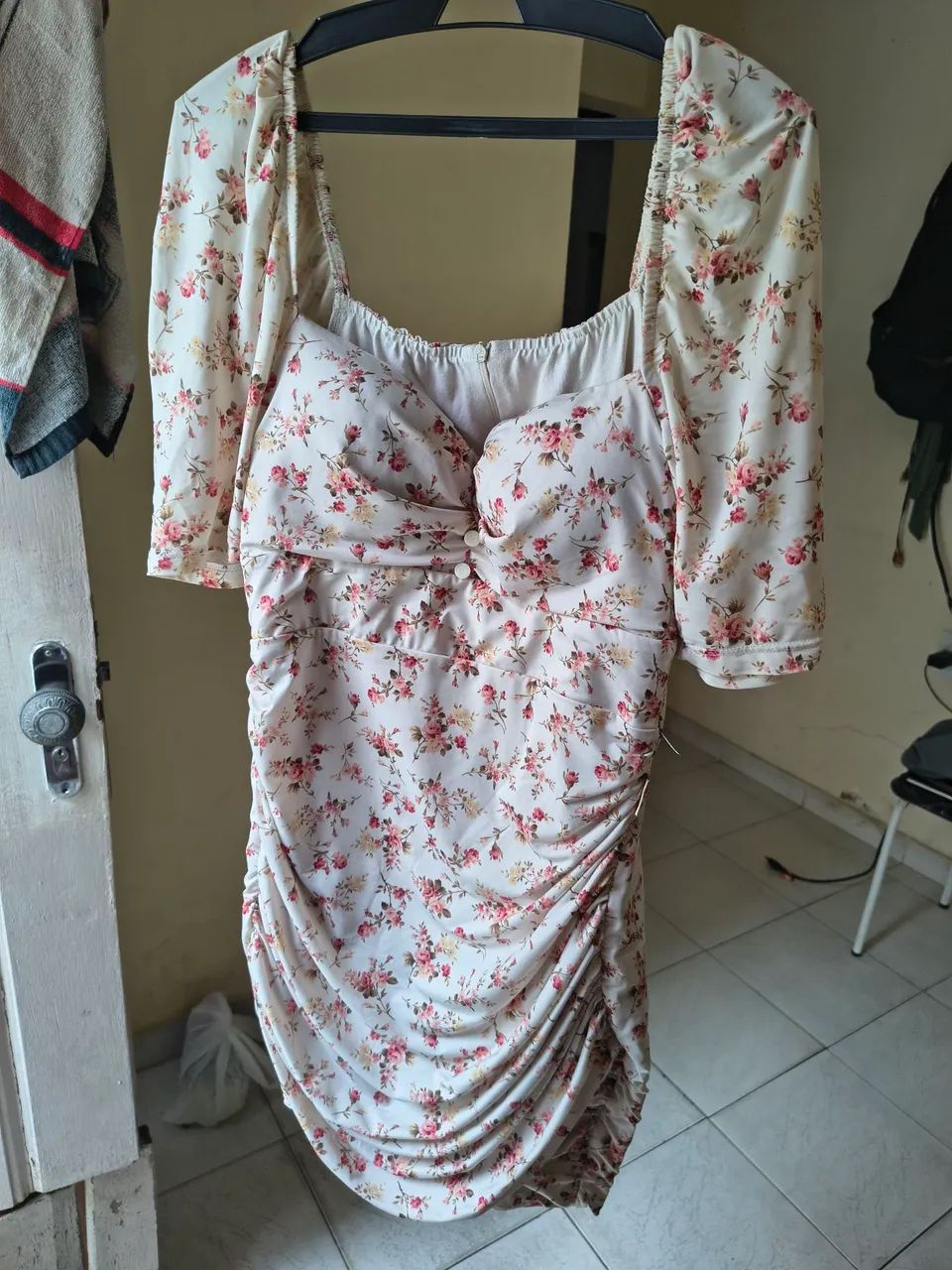 Vestido floral colado com forro - Foto 2