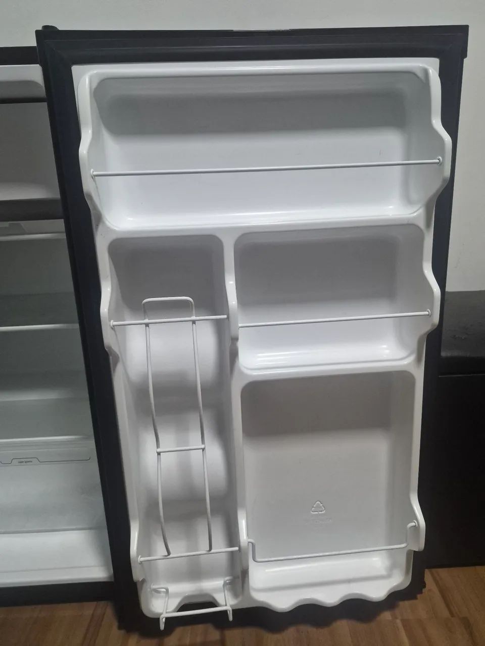 Frigobar Preto Midea 124L - Foto 4