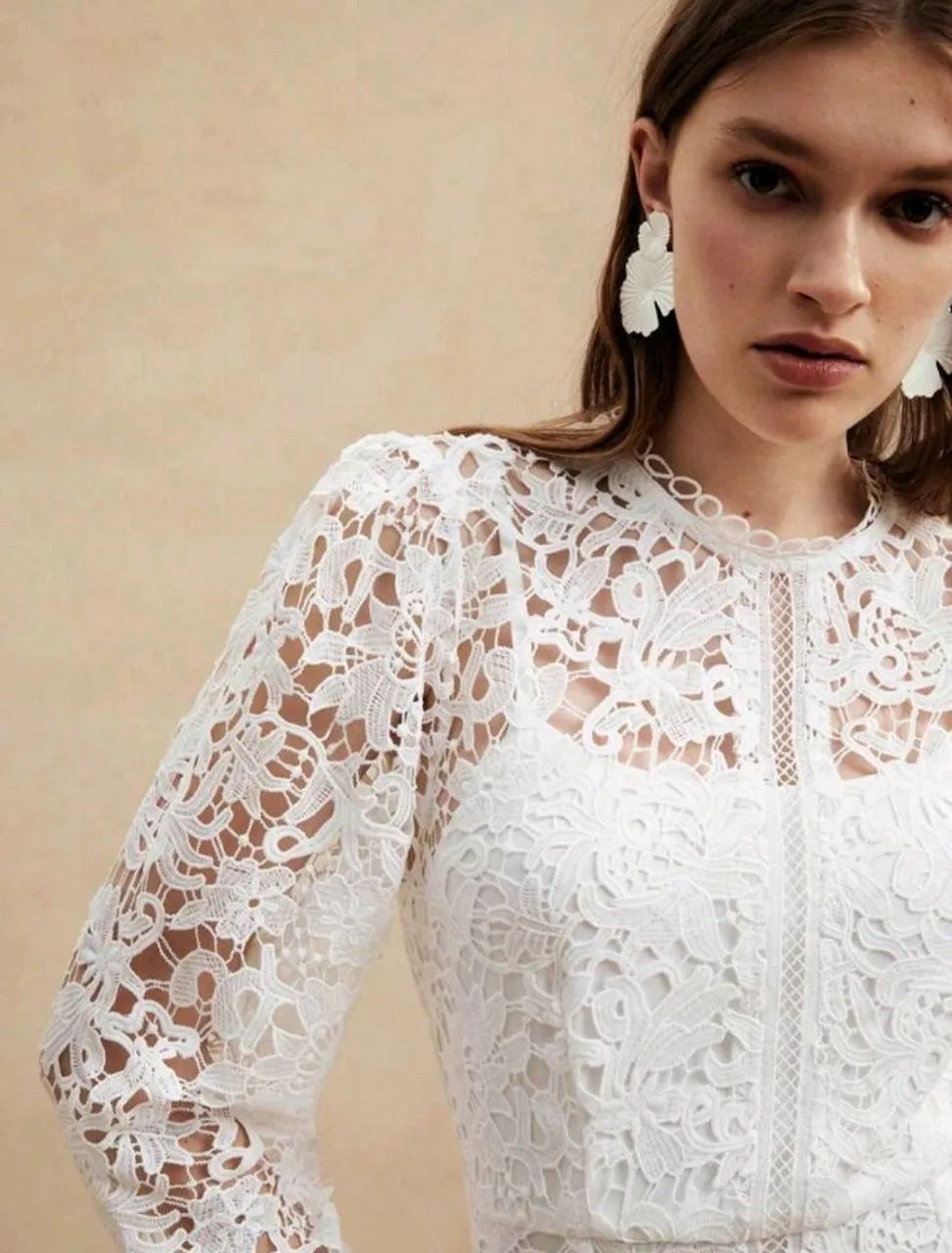 Vestido Branco de Renda Elegante Manga Longa M - Foto 3