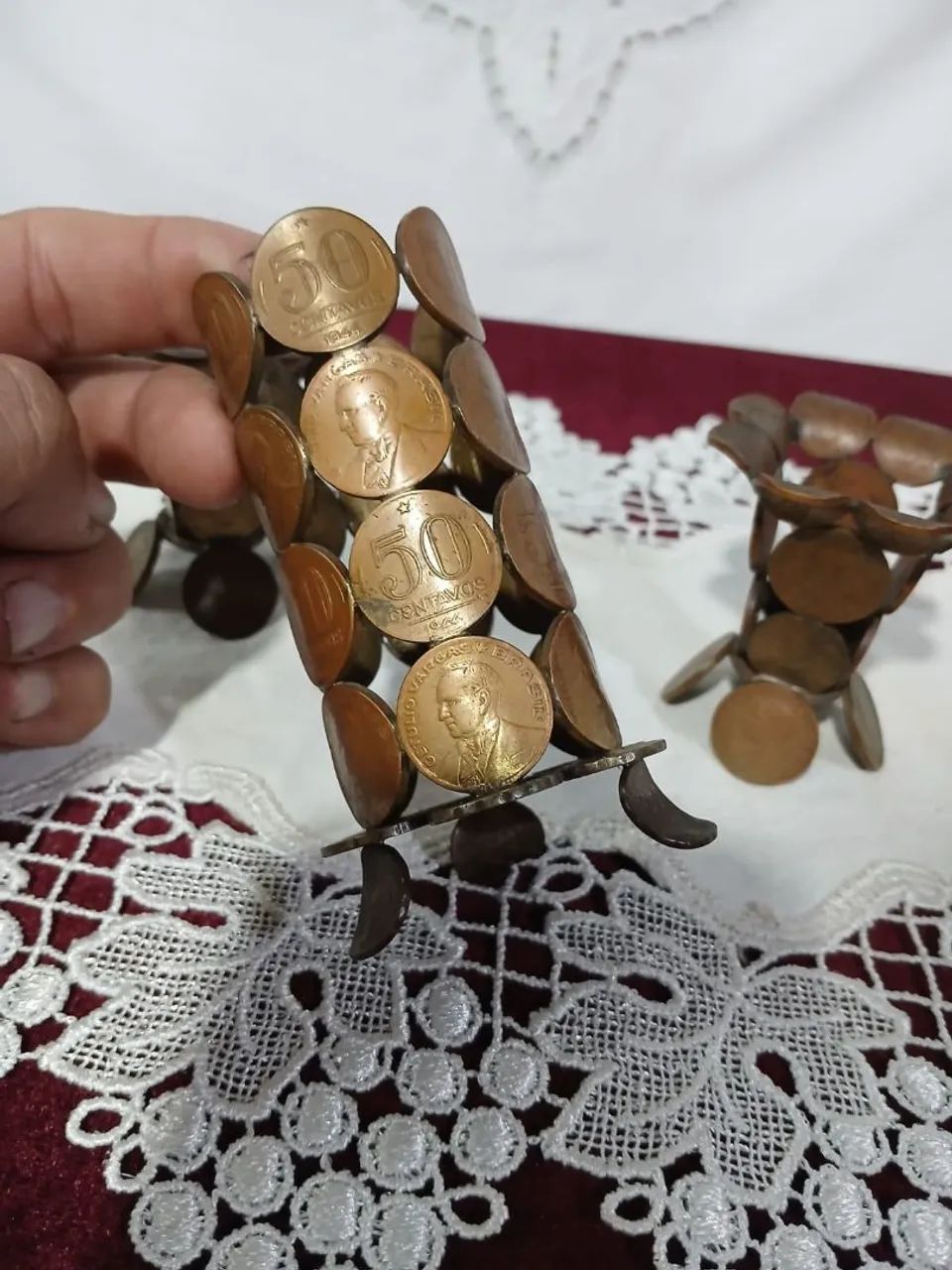 Conjunto Antigo - Castiçais e Porta-Moedas com Moedas da Época - Foto 2