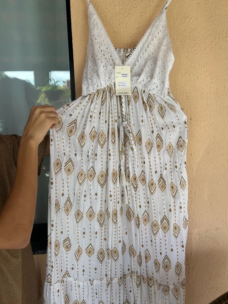 Vestido indiano com bordado nos seios 