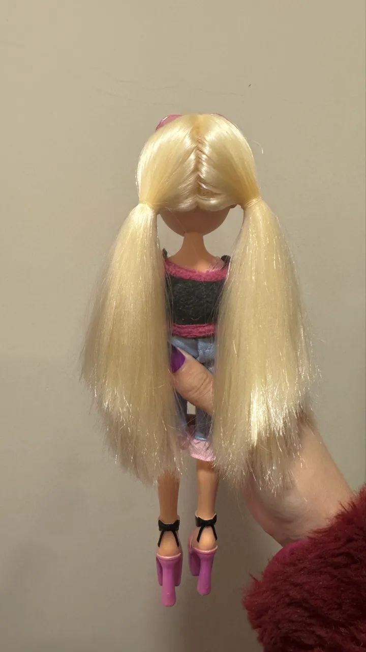 Boneca Bratz articulada - Foto 2