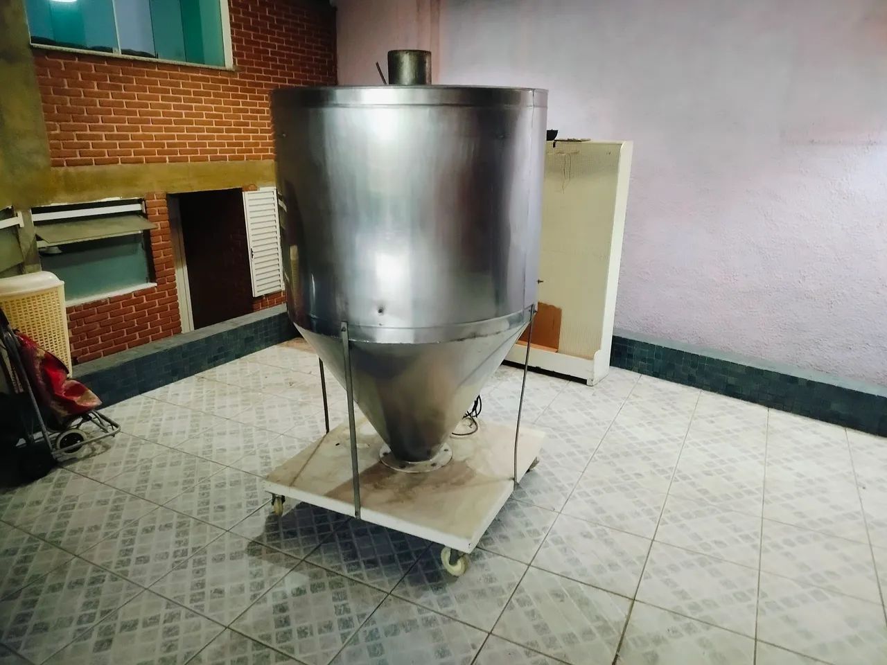 Para temperos e farofas de inox e uma caixa d'água de inox - Foto 2