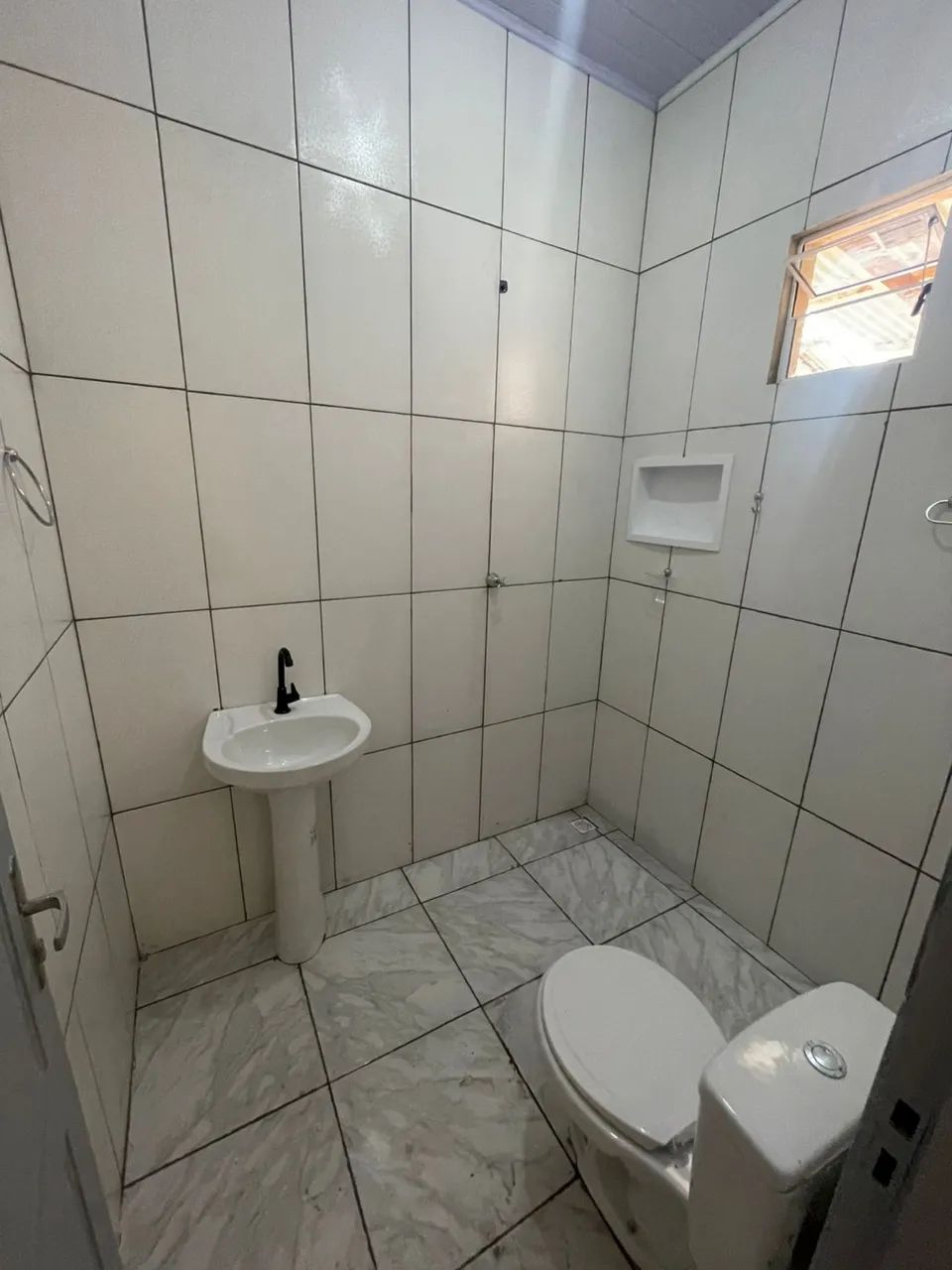 Aluga-se apartamento atrás do mercale - Foto 4