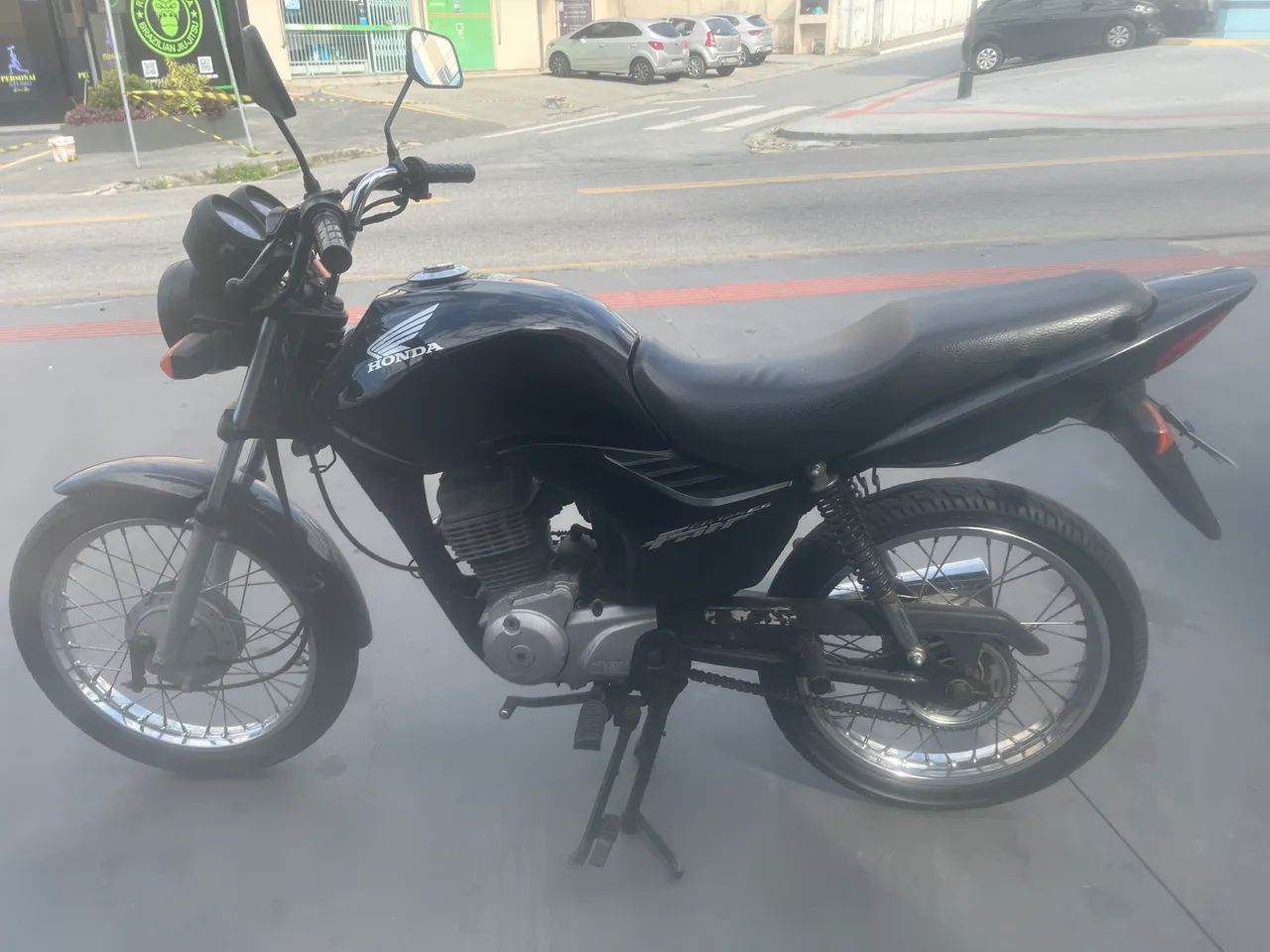 Vendo Cg Titân 125 ES com patida