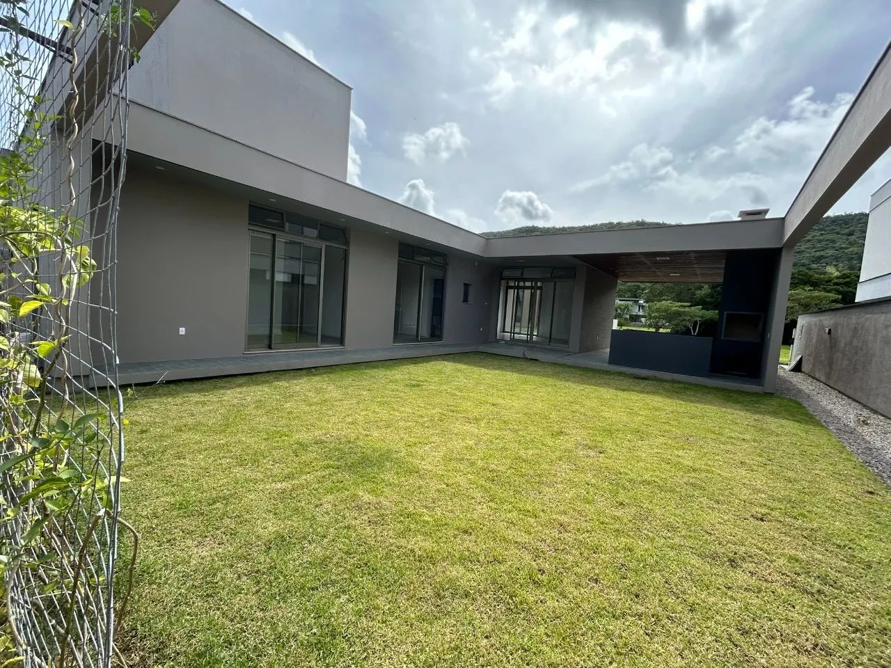 Casa em condomínio de 2 dormitórios no Ratones