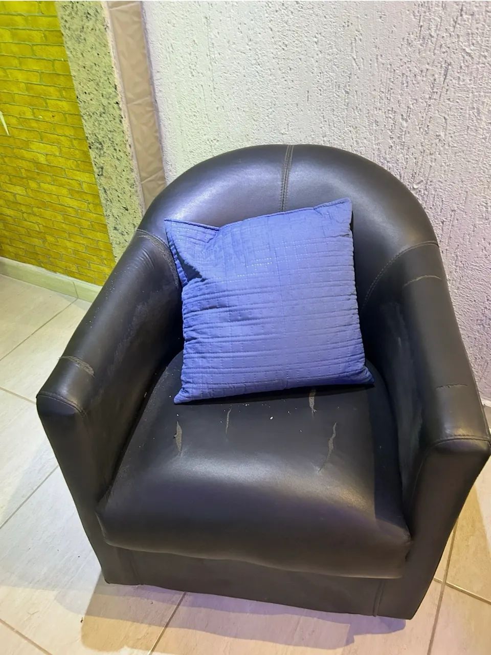 PAR DE POLTRONAS PRETAS PARA RECEPÇÃO / ESCRITÓRIO - Foto 2