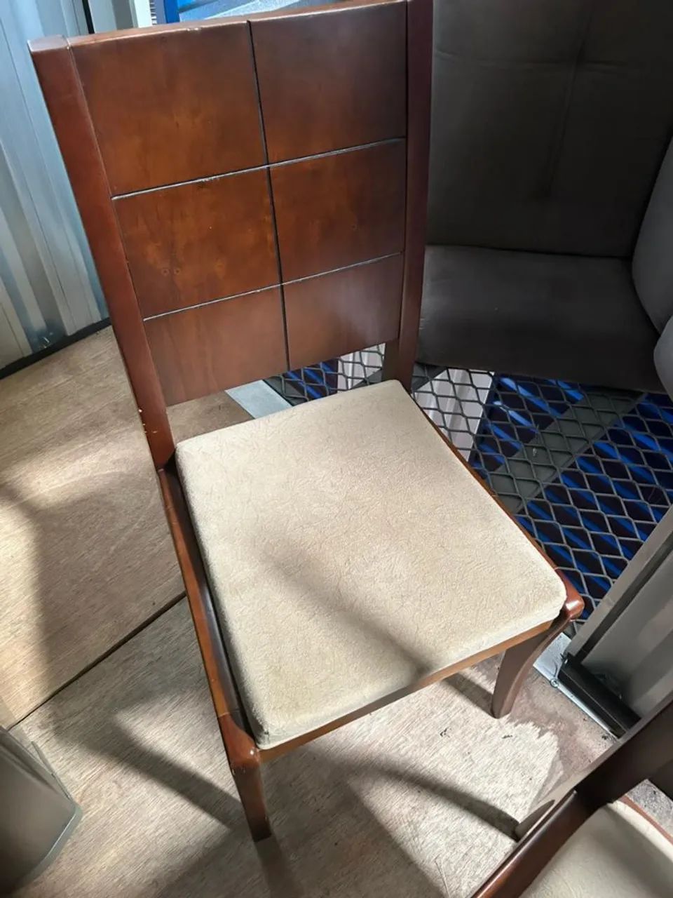 Mesa madeira maciça+ 4 cadeiras  - Foto 4