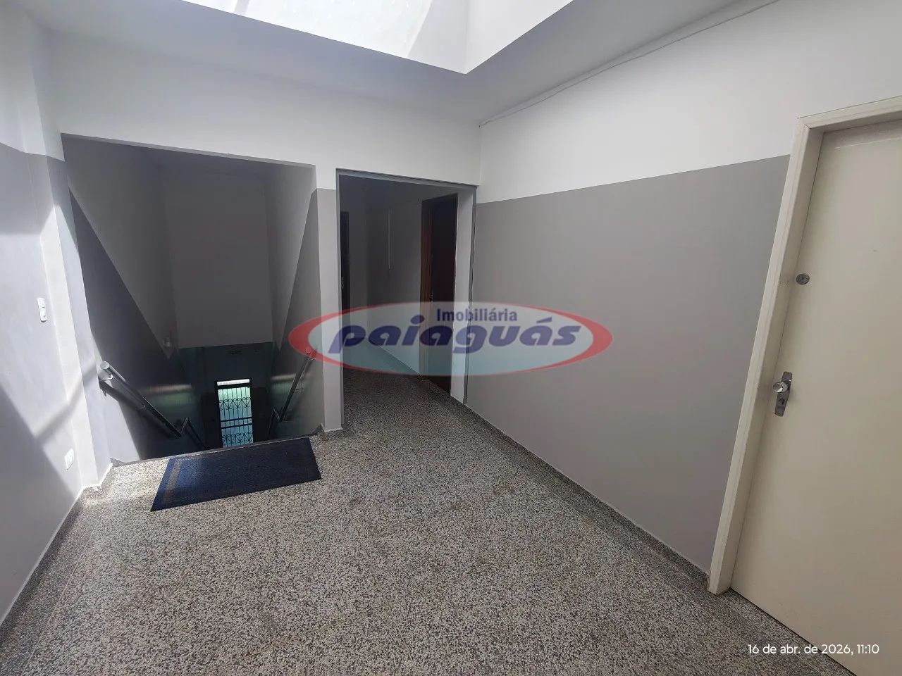 Sala em Sobreloja para alugar no bairro Zona 02 - Maringá/PR