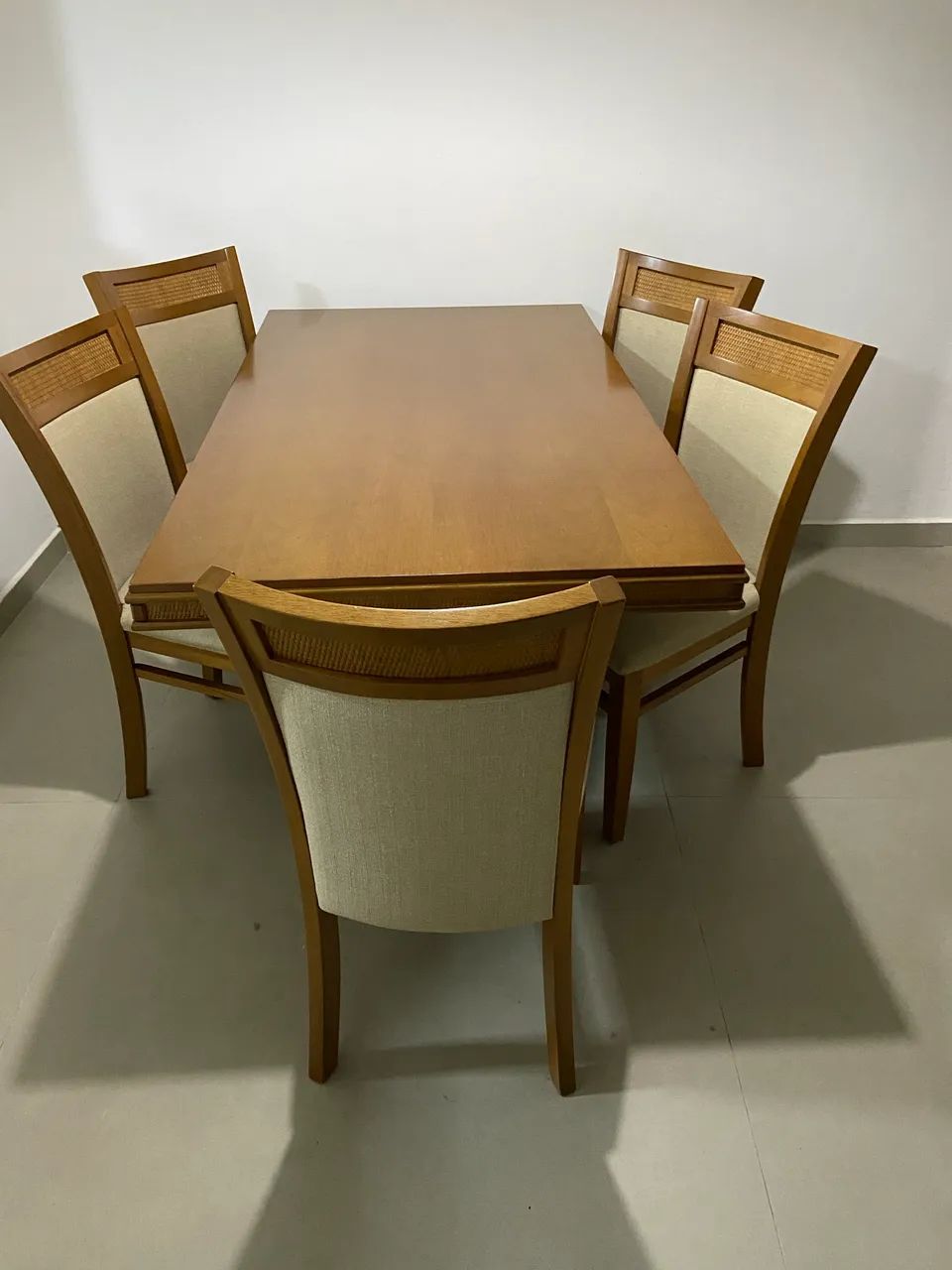 Mesa de Jantar 6 Lugares com 6 Cadeiras Estofadas 