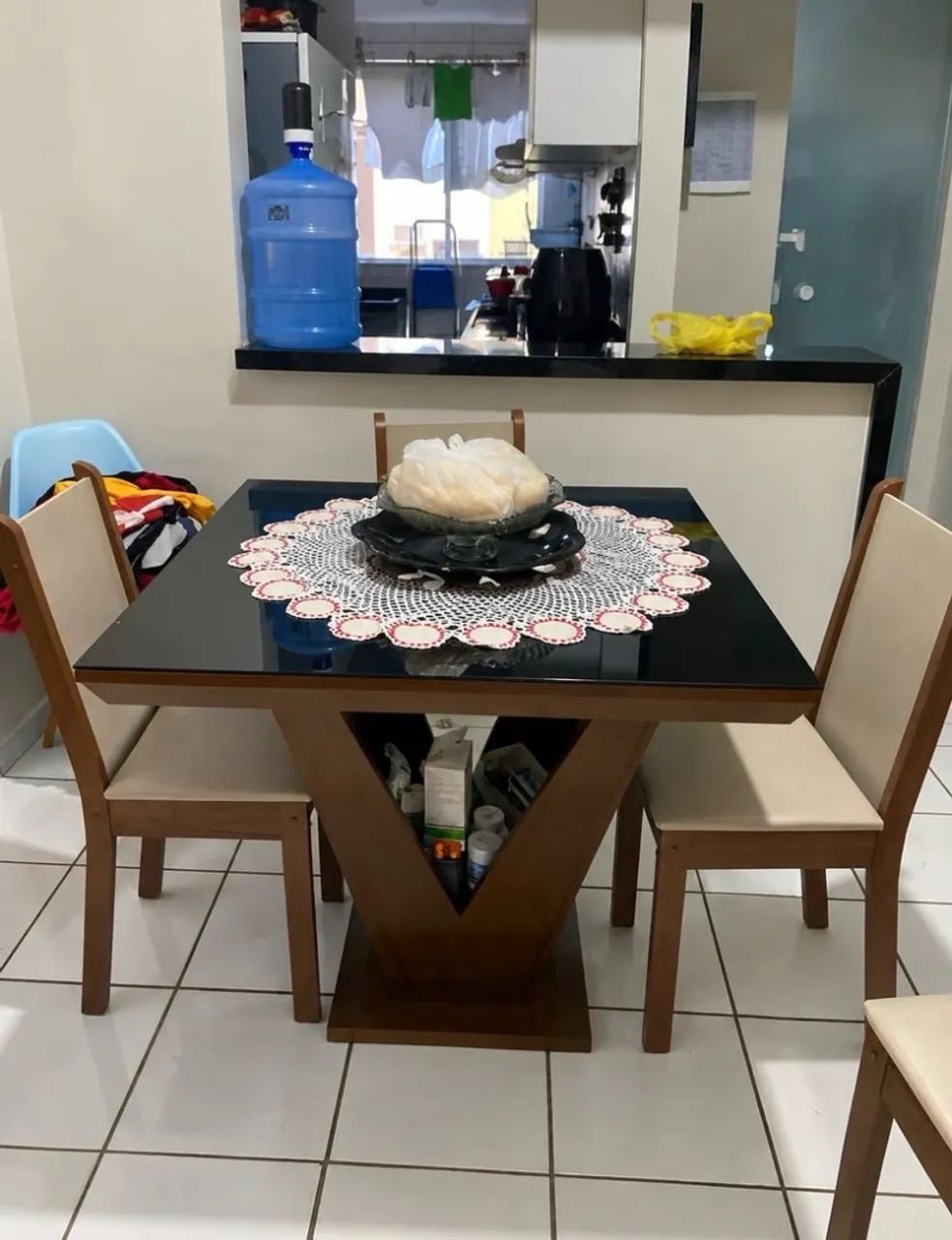 Mesa de jantar marrom + 4 cadeiras