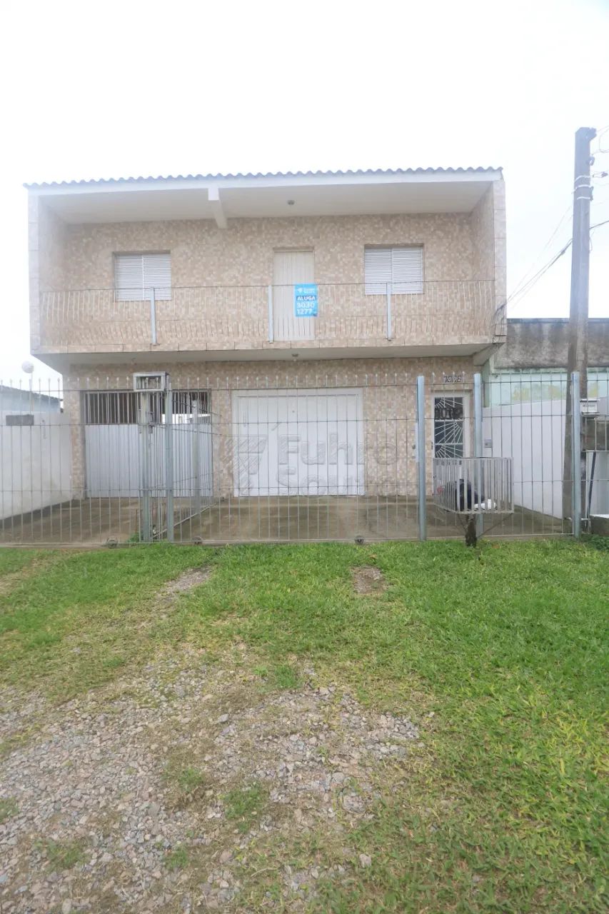 Sobrado com 2 dormitórios, terraço e amplo pátio no Fragata - Foto 2