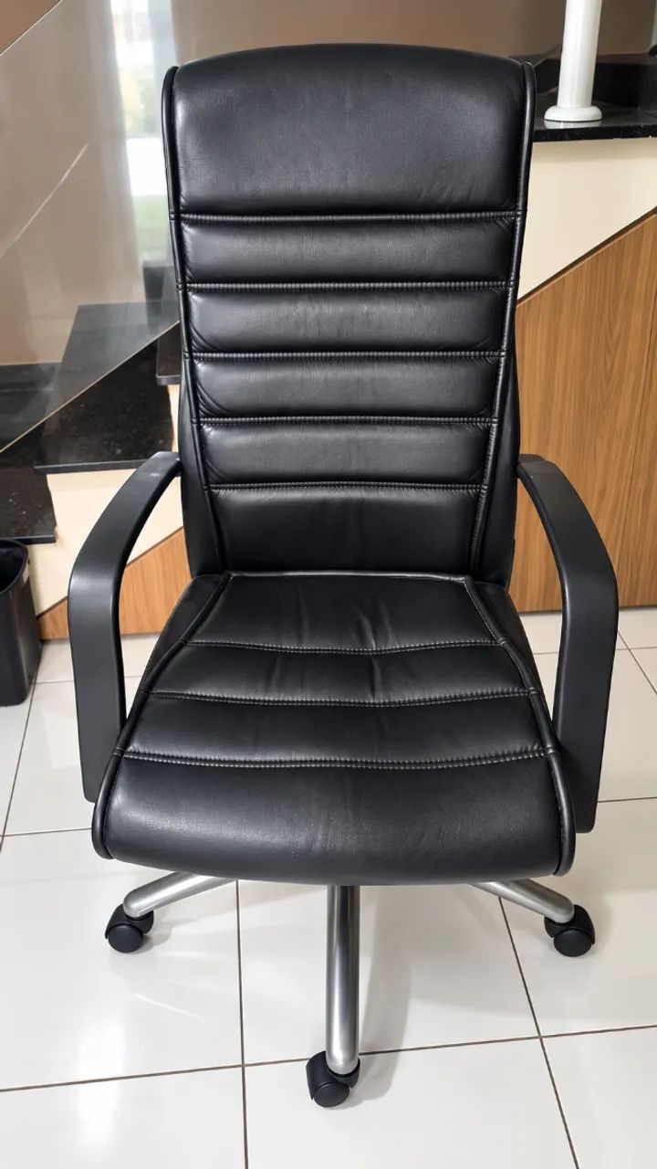DESAPEGO! Poltrona Presidente TECNO SEATING em Couro Legítimo - Executiva - Nova!