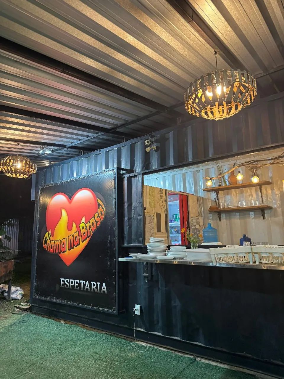 Vaga para churrasqueiro, garçom e auxiliar de cozinha com experiência comprovada! - Foto 2