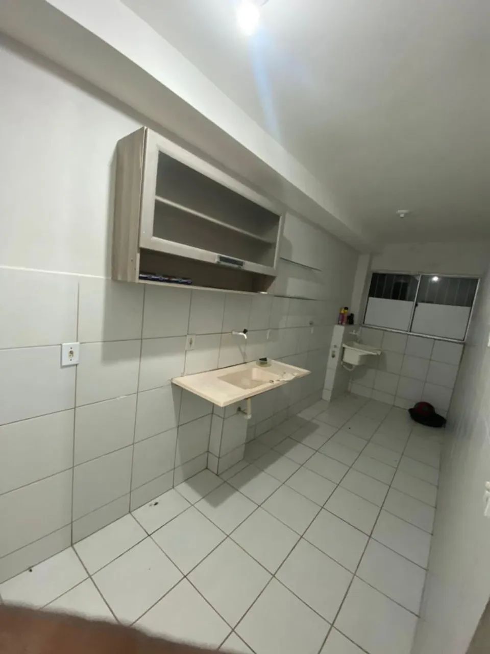 ALUGO APARTAMENTO  1.100 Village das flores