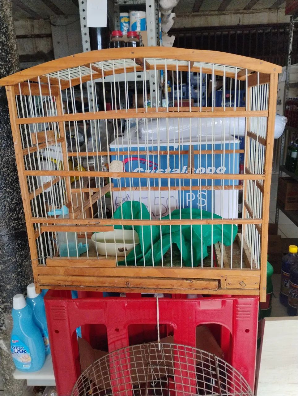 Gaiola para prender pássaro.
