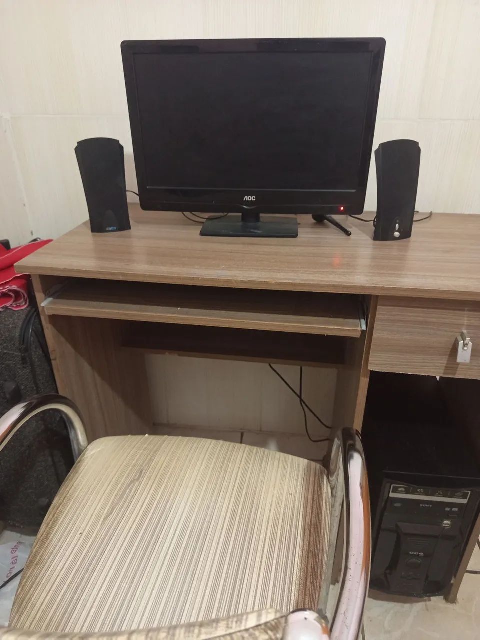 Desk, Computer, and Chair428513309020672000