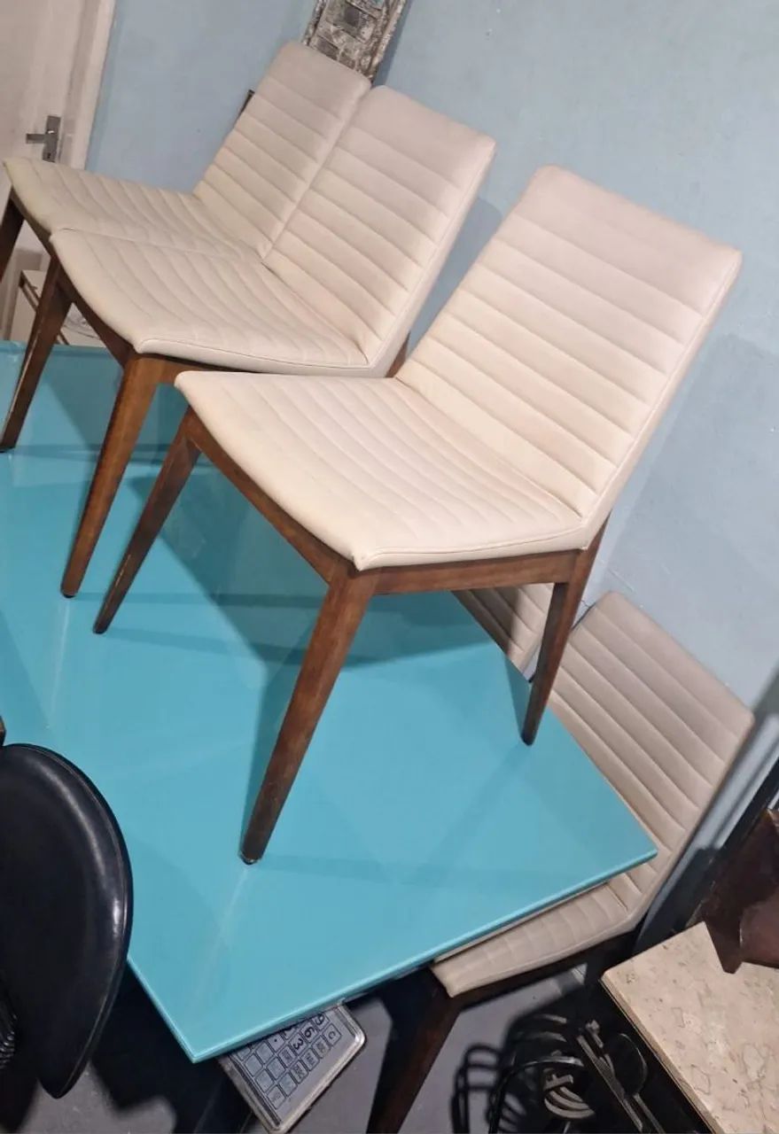 Mesa azul com 6 cadeiras em bom estado.  - Foto 3