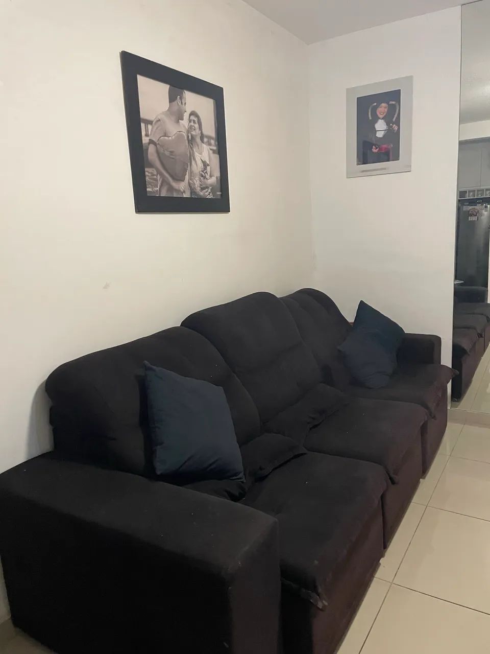Sofá preto retrátil e reclinável 3 lugares