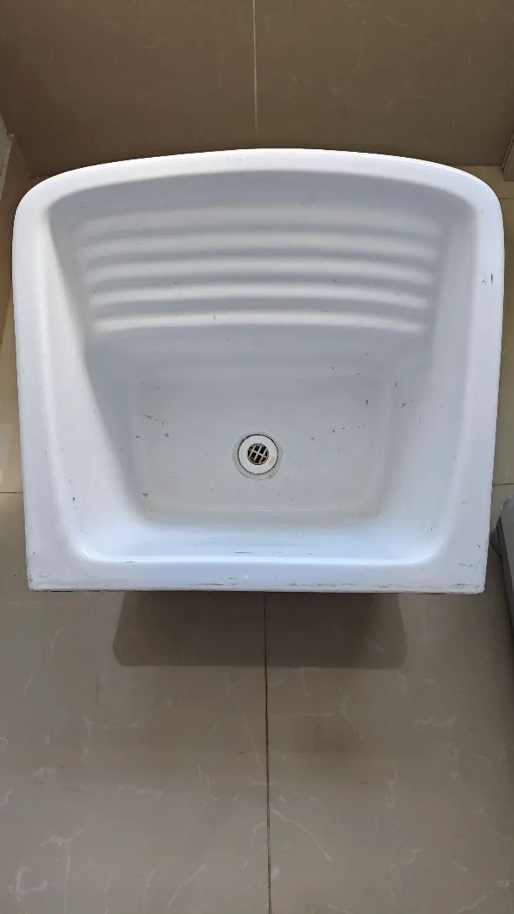 Vendo tanque de área de serviço 