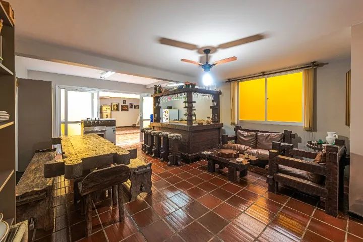 Jogo de bar, mesa de jantar, poltronas e mesa de centro em imbuia maciça