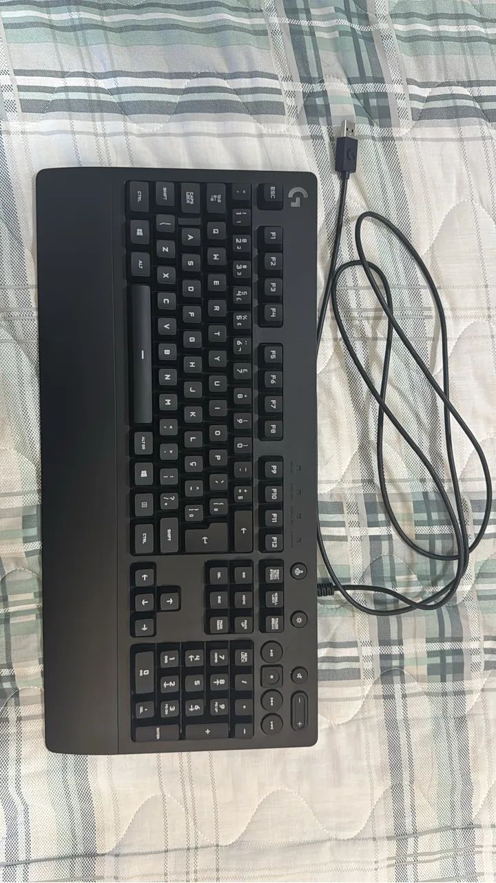 Teclado Gamer Logitech G213 com Layout ABNT2, RGB LIGHTSYNC - Foto 3