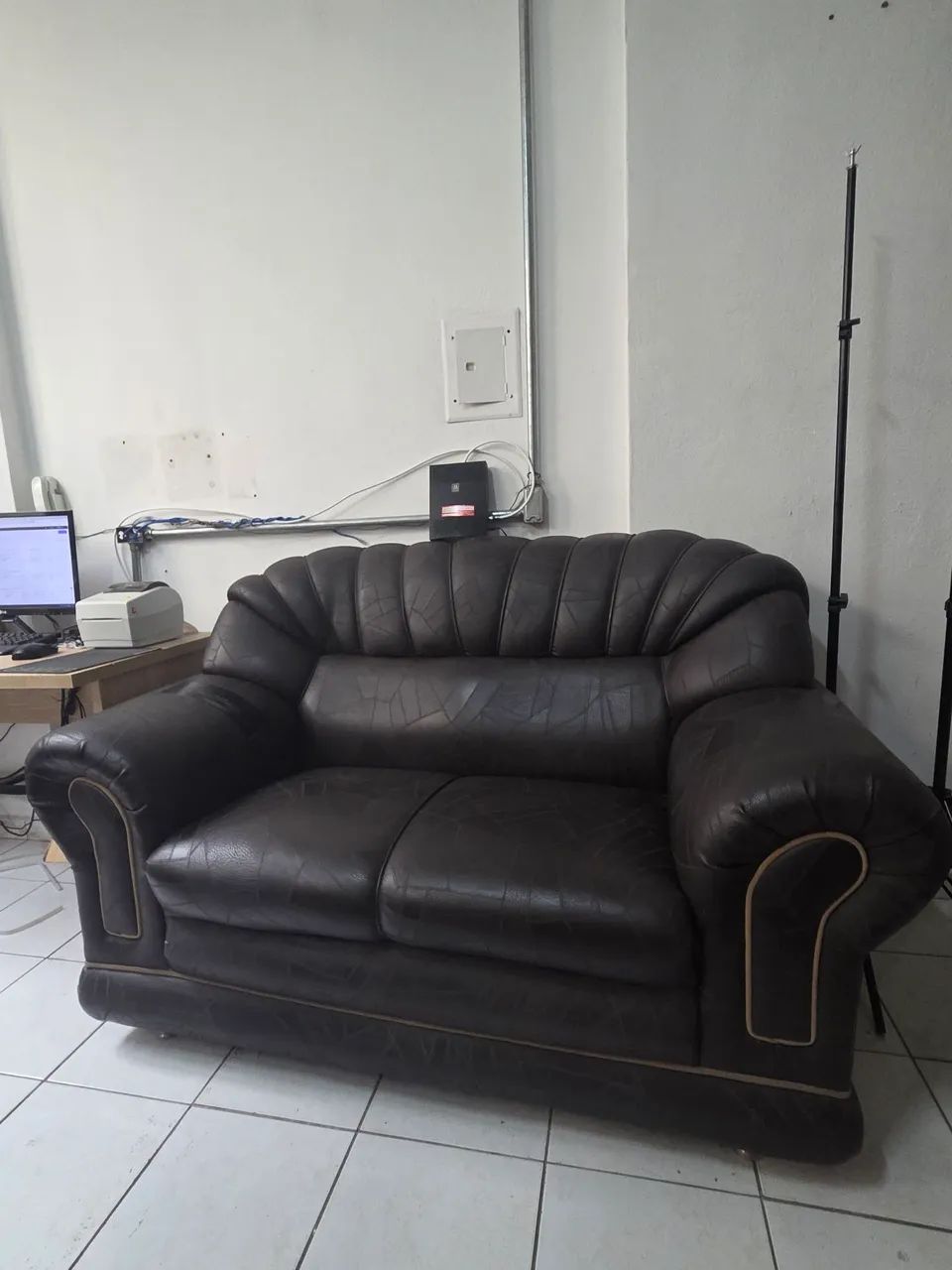 Sofá de couro 2 lugares aceito ofertas - Foto 4