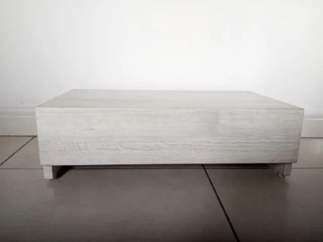 Pequena cômoda MDF