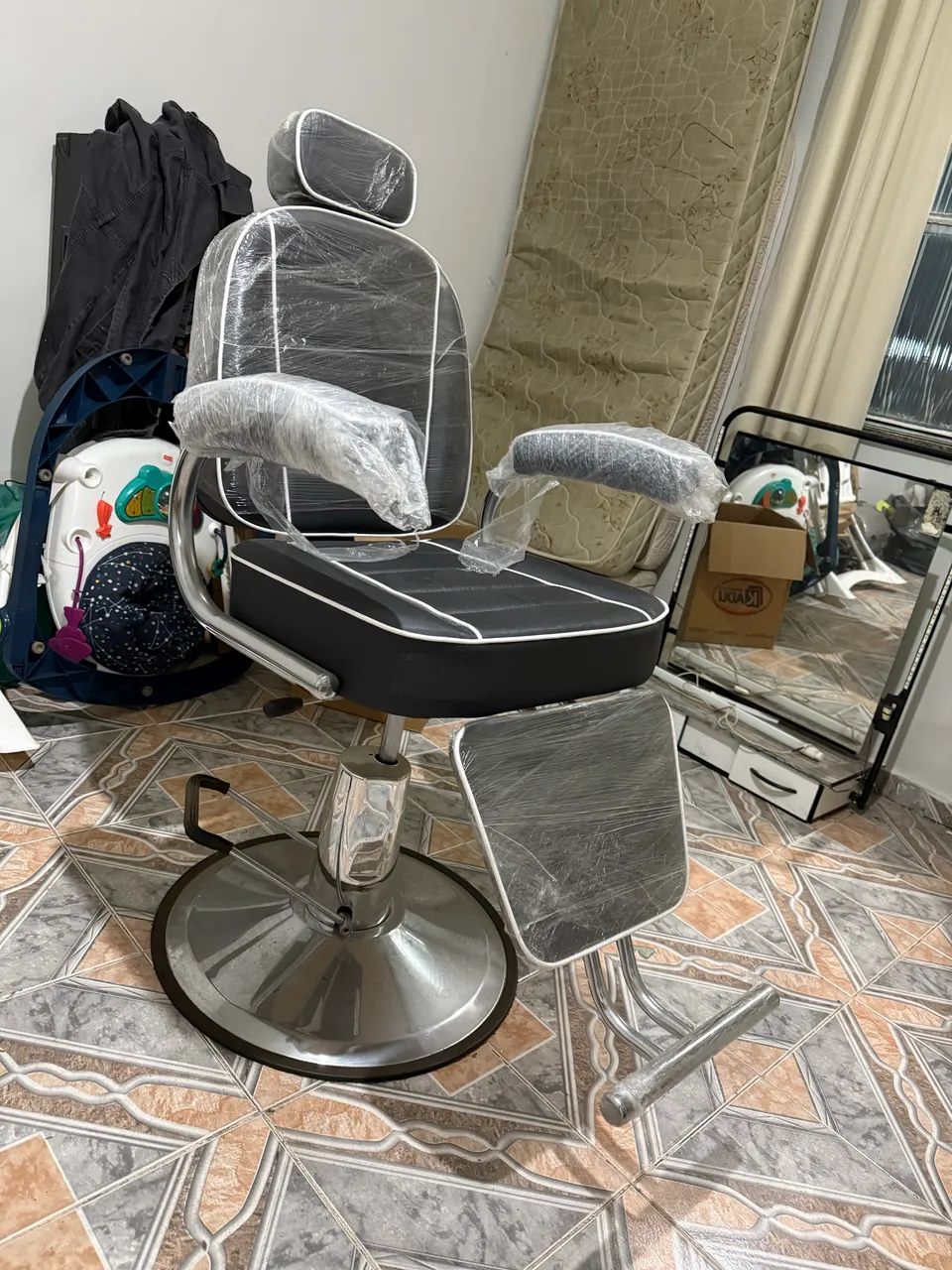 Cadeira de barbearia profissional / nova , nunca usada - Foto 3