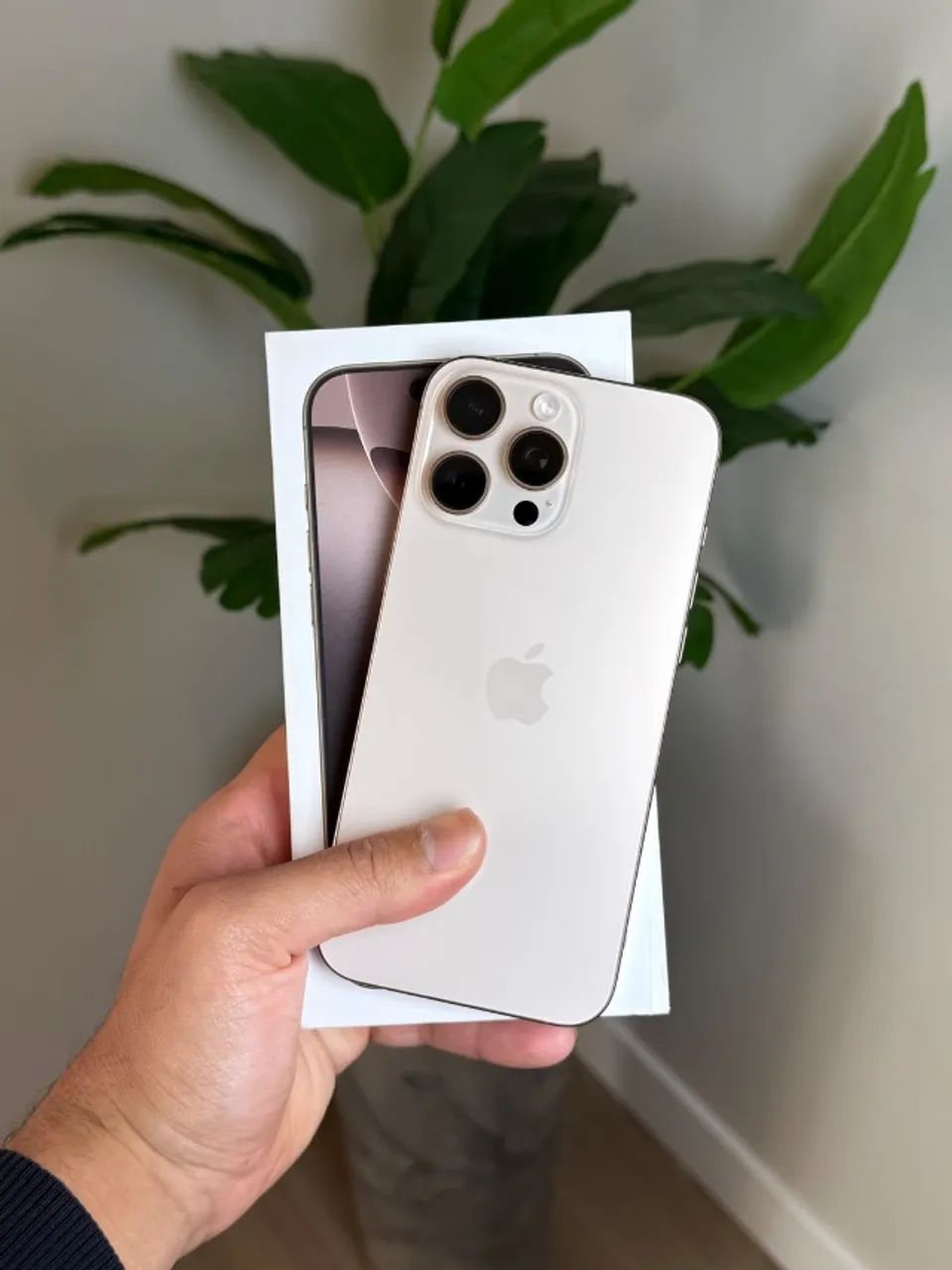 iPhone 16 Pro Max 256GB - Desert