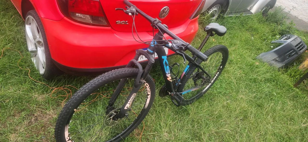 Bicicleta  aro 29 semi nova - Foto 2