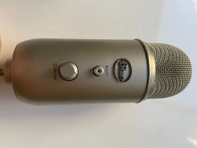 Microfone Blue Yeti Platinum Condensador Usb + Acessórios (Usado) - Foto 2