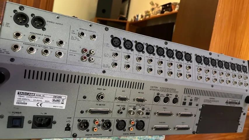 Mesa de Som Digital Tascam DM-3200 - Foto 4