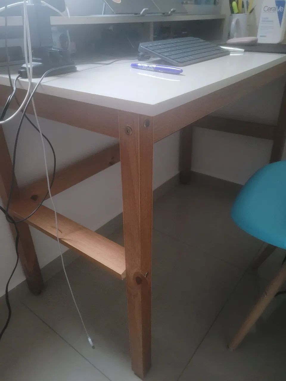 Escrivaninha prática 