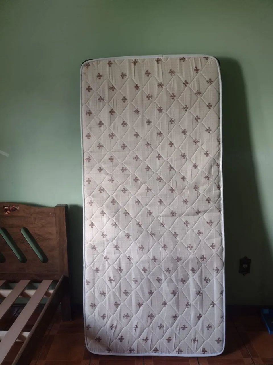 Cama + colchão bem novo - Foto 2