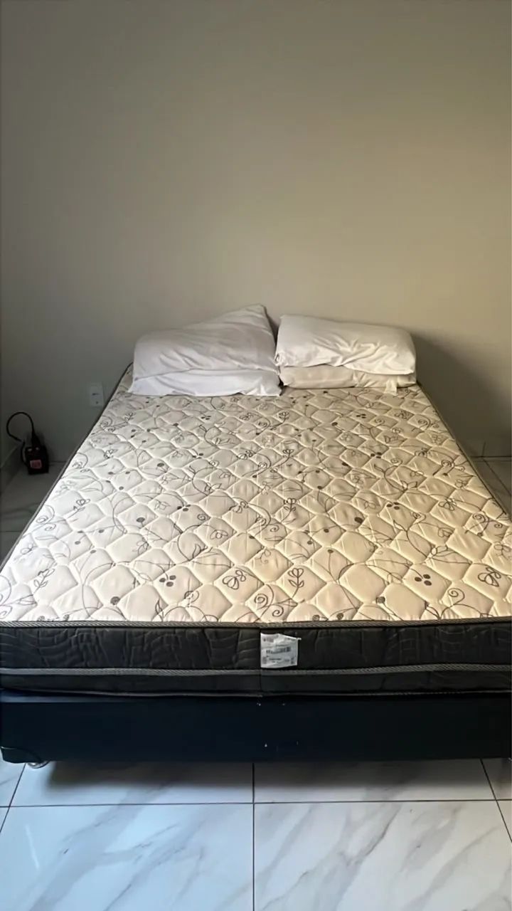 Cama de casal semi nova 