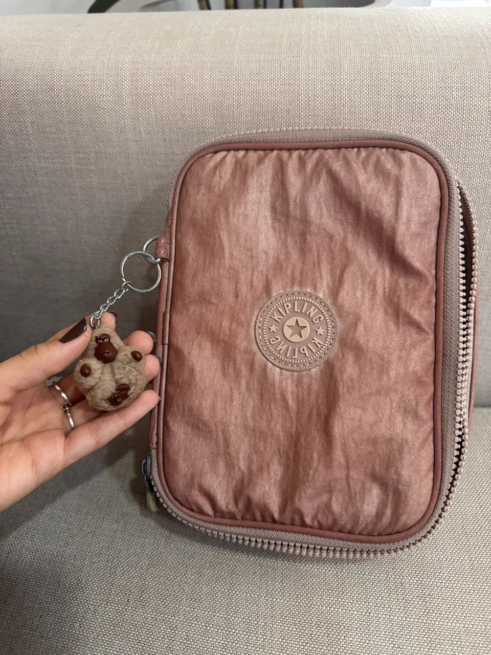 estojo da kipling rose gold - Foto 5