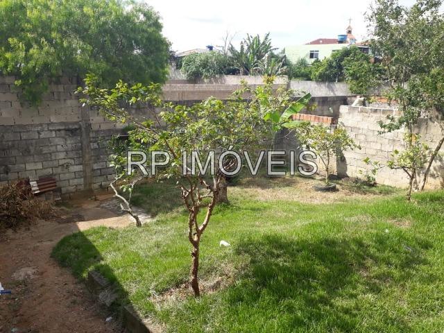 Aluga-se casa de 3 quartos com amplo quintal no bairro Santos Dumont - Foto 18