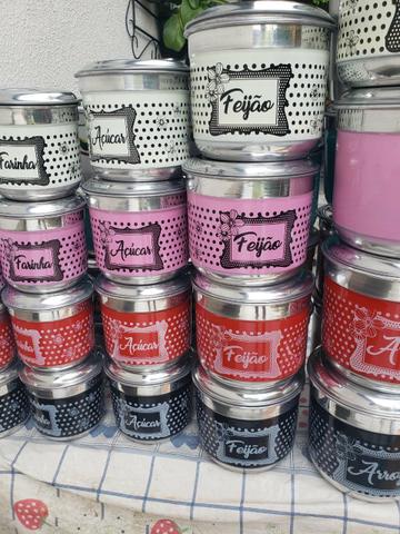 Latas de mantimentos