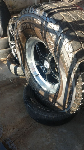 Vendo roda 17 de caminhonete barata