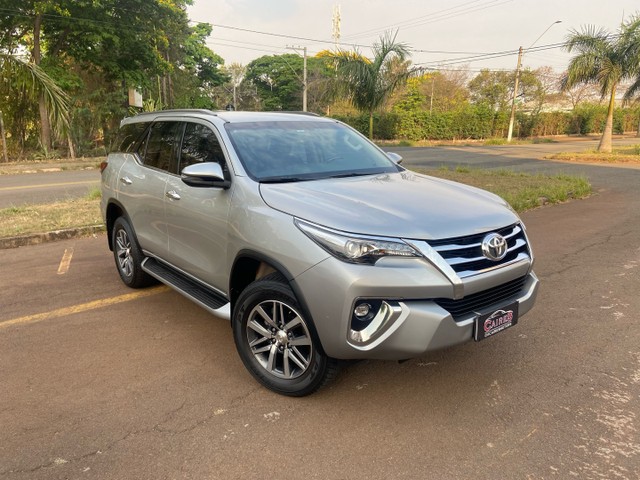 TOYOTA HILUX SW4 2.8 SRX 2018 ZERADA / TROCO E FINANCIO