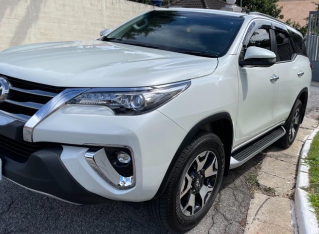 TOYOTA HILUX SW4 SRX DIAMOND 4X4 7LUGARES DIESEL 2019