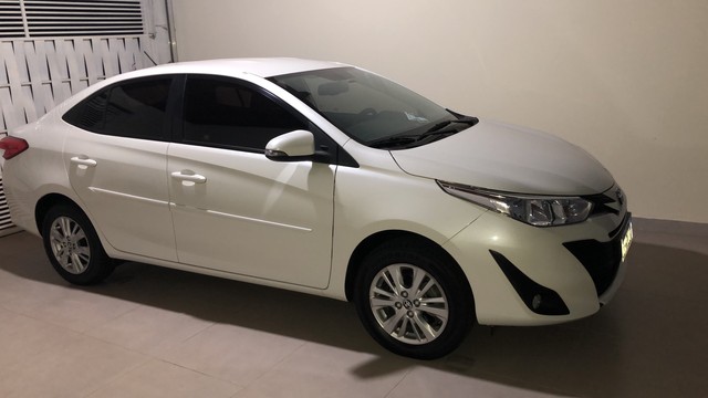 YARIS XL SEDAN 1.5 BRANCO PEROLIZADO