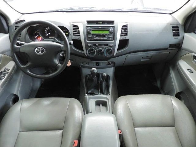 HILUX BRANCA COM REVISÃO EM DIAS SRV 3.0