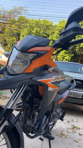 MOTO LARANJADA HONDA XRE 2019 190 VERSÁTIL E MUITO CONFORTÁVEL.