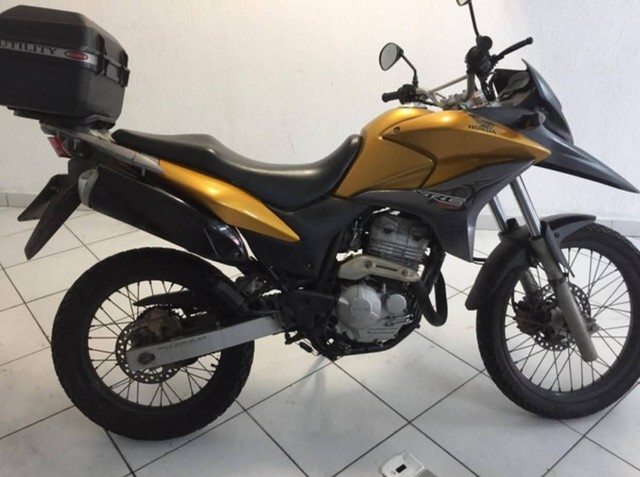 XRE 300  COMPLETA 