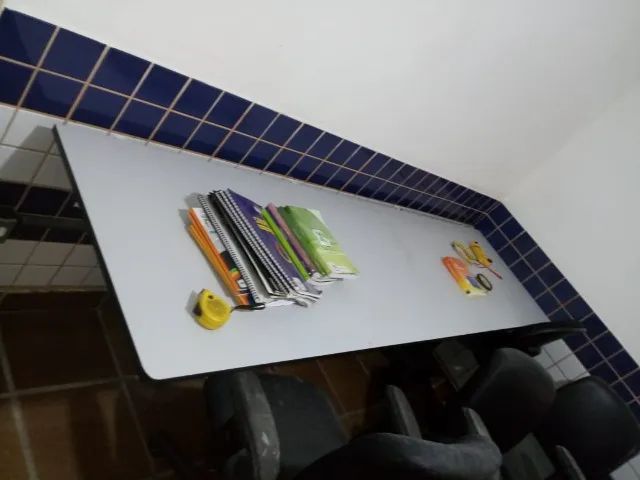 Mesa / balcão suspensa