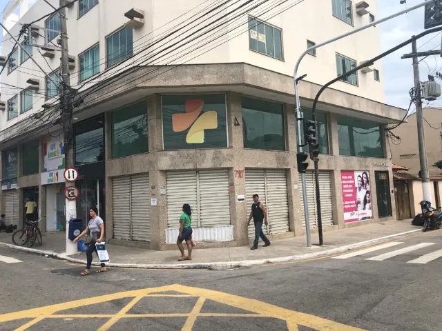 Loja no Centro com 100 m2 (esquina)  para Locação .