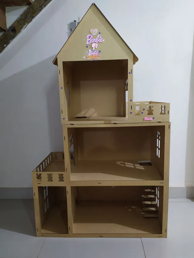 Casa grande barbie mdf 1.30 altura, completa, nome e luz em Brasil